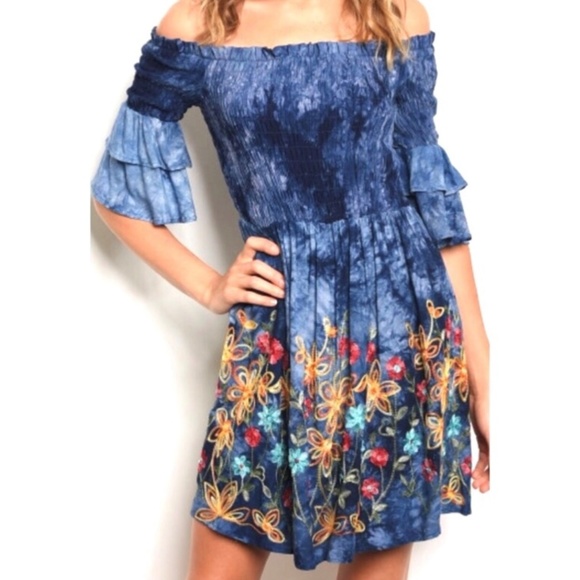 Boutique Dresses & Skirts - ⭐️BOGO 1/2 OFF⭐️ Off the Shoulder Boutique Dress